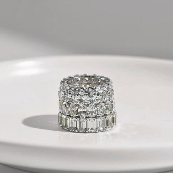 ⭐Marilyn Monroe Oval Cut Eternity Ring | 925 Sterling Silver| 7.50 CT Simulated - Picture 4 of 5